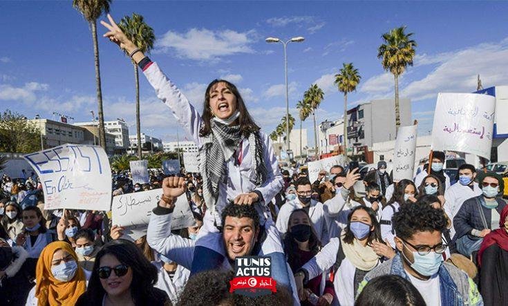 أزمة قطاع الصحة في تونس: نزيف هجرة الأطباء يتواصل ومطالب بإصلاحات عاجلة