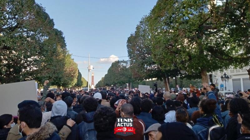 احتجاجات في تونس تطالب بـ"إسقاط النظام" |