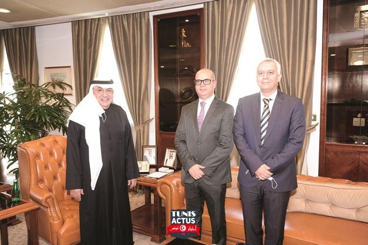 محمد الصقر مستقبلا السفير التونسي الهاشمي عجيلي