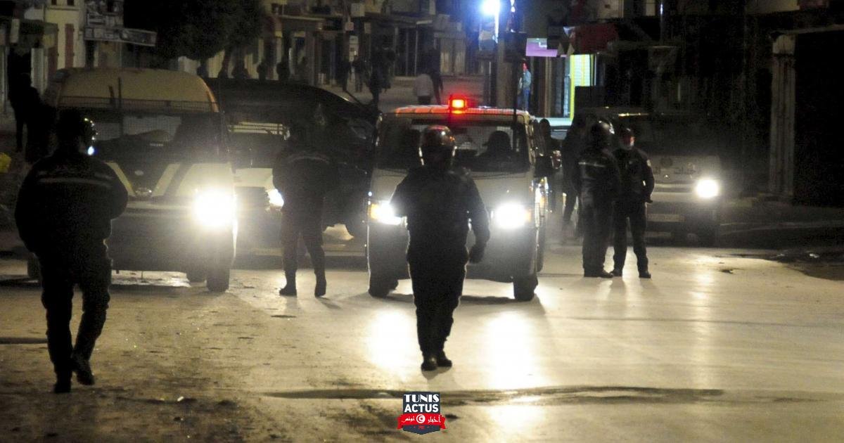 المشيشي يهدد بقوة القانون في مواجهة احتجاجات تخللتها الفوضى