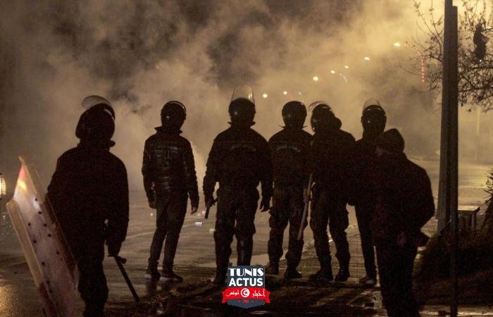 اخبار العالم تونس: تجدد الاحتجاجات الليلية في عدة مدن ومنظمة العفو الدولية تدعو إلى ضبط النفس