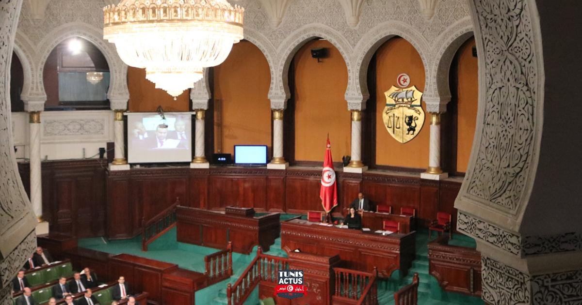 تونس.. "السياحة الحزبية" تفجر سجالا بين البرلمان والرئيس
