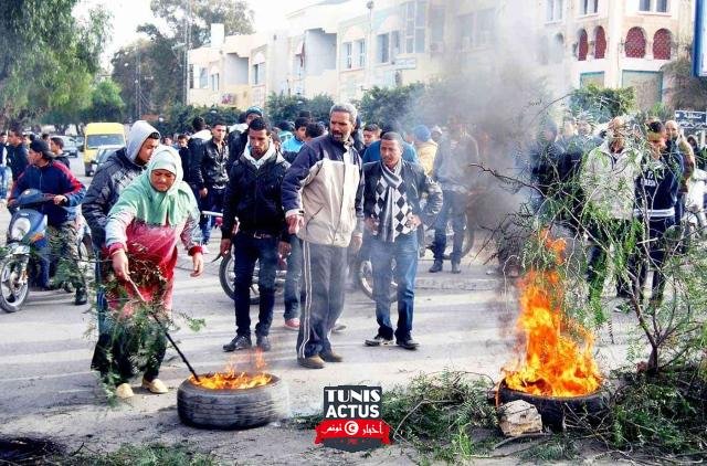 تونس.. تصاعد الاحتجاجات و«إضراب تطاوين» إلى 25 الجاري - العرب والعالم - العالم العربي