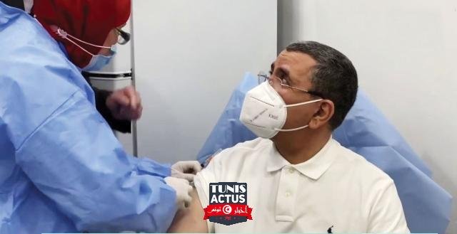 جراد أول رئيس حكومة عربي يتلقى «سبوتنيك v» - العرب والعالم - العالم العربي