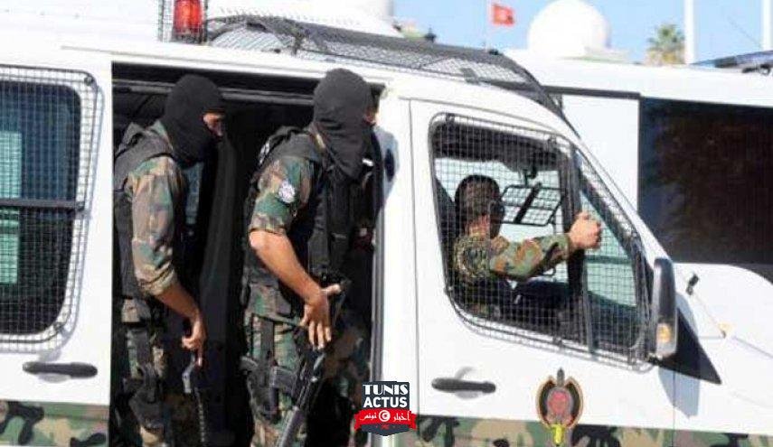 شاهد.. جرحى في اشتباكات عنيفة بتونس