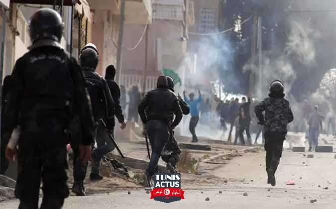 لماذا لجأ الشباب التونسي الى الشارع ؟