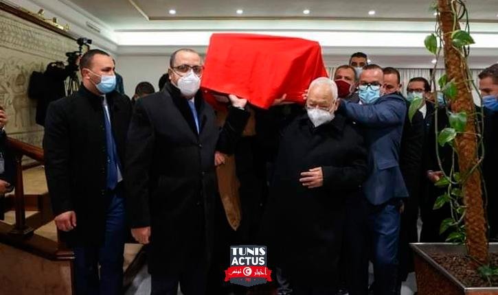 مطار تونس قرطاج: هشام مشيشي في استقبال جثمان المرحومة محرزية العبيدي النائب عن النهضة