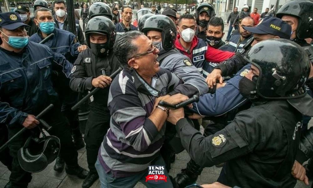 الاعتداء على ثلاثة محامين من طرف عناصر أمنية والمطالبة بفتح تحقيق في الغرض