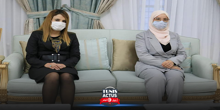 المشيشي يكرّم الحائزتين على جائزة 100 أفضل معلم