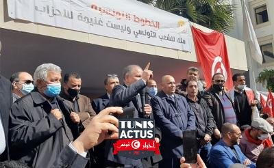 جريدة المغرب | أزمة الخطوط التونسية تفتح باب إشكالية بقية المؤسسات العمومية : اتفاق لرفع العقل التوقيفية على حسابات شركات مجمع الخطوط التونسية