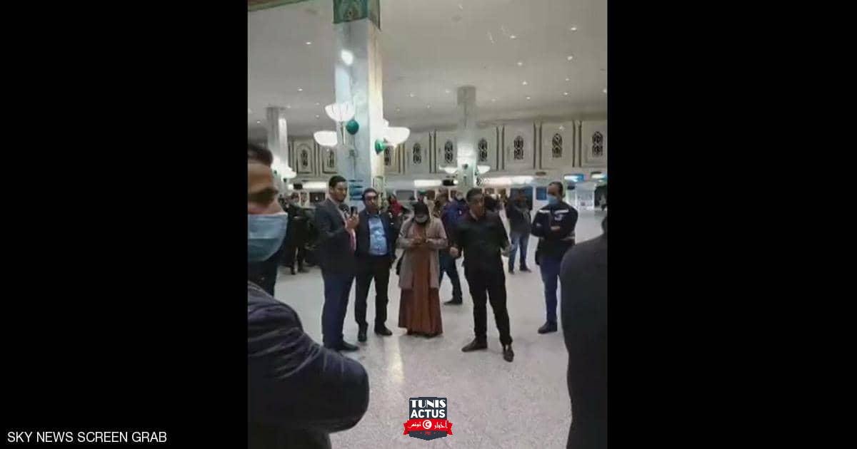 الغضب مستمر بعد واقعة مطار تونس.. ودعوات لمحاسبة أذرع النهضة