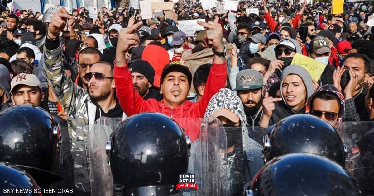 النهضة "تكشر عن أنيابها".. حقوقيون ينبهون إلى "زلات" في تونس