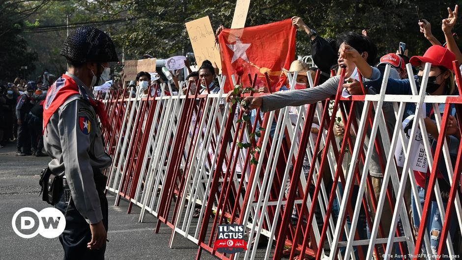 عشرات آلاف يحتجون على انقلاب ميانمار لليوم الثاني | أخبار DW عربية | أخبار عاجلة ووجهات نظر من جميع أنحاء العالم | DW