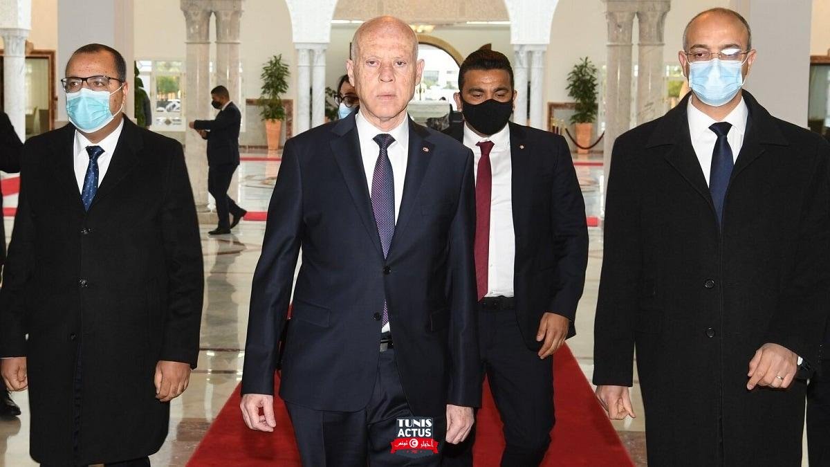 "معركة الصلاحيات" في تونس تهدد بنسف ثمار زيارة الرئيس سعيد إلى ليبيا – إرم نيوز