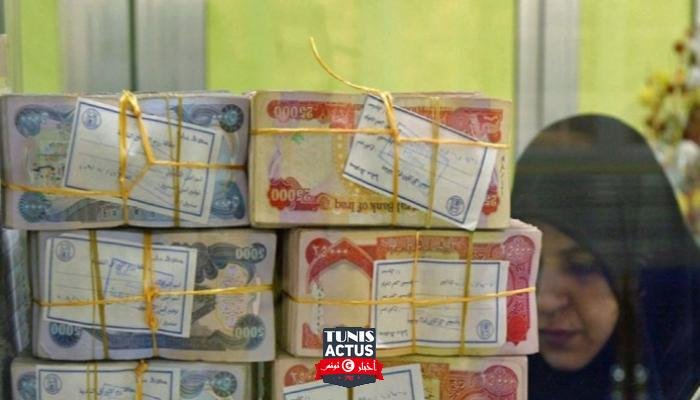 الدينار العراقي يواصل التراجع أمام الدولار