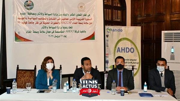 بالصور.. تدريب العاملين بالفنادق والحرف اليدوية في الفيوم