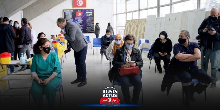 ثبوت حصول شخصين من غير مهنيي الصحة على لقاح كورونا