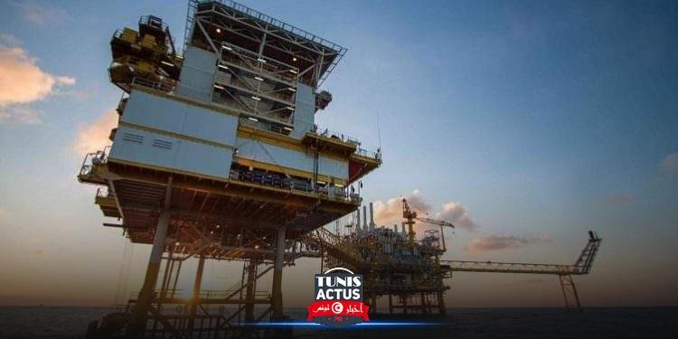 مدنين : أكثر من 30 مهاجرا غير نظامي عالقون على متن منصة بترولية عرض البحر