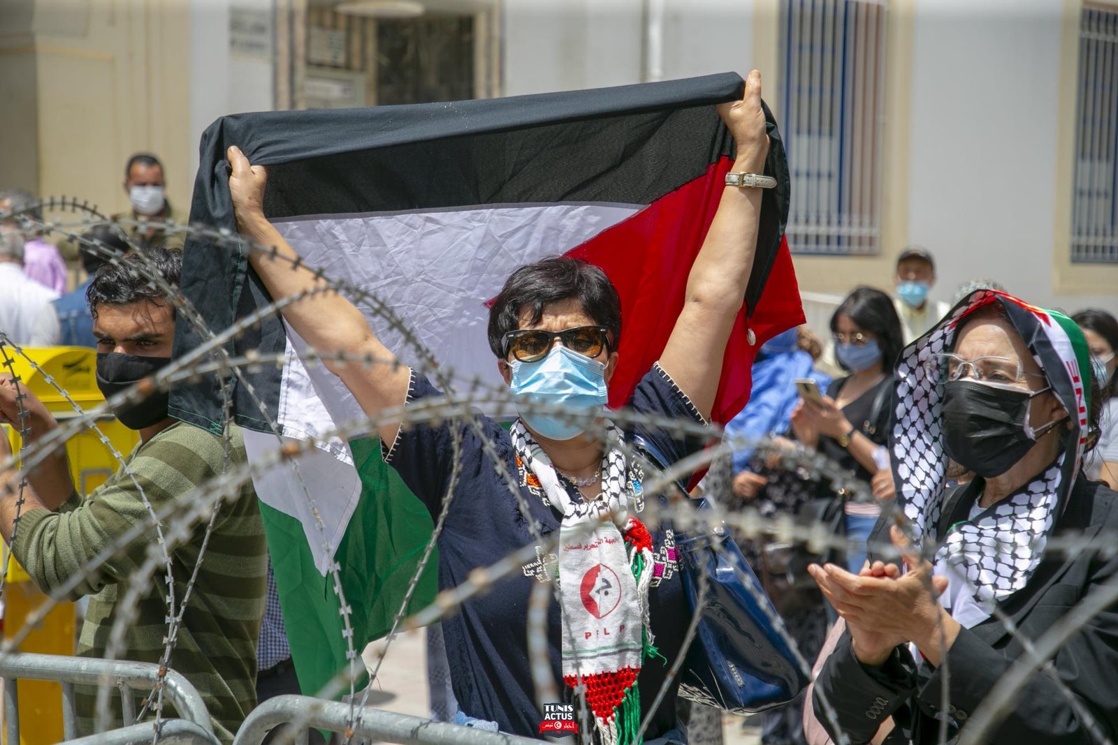 دعمًا لفلسطين ورفضًا للتطبيع.. مئات يتظاهرون في تونس واليمن والسودان