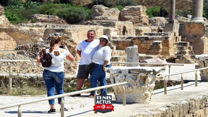 كورونا يطيح بآمال عودة السياح للعام الثاني