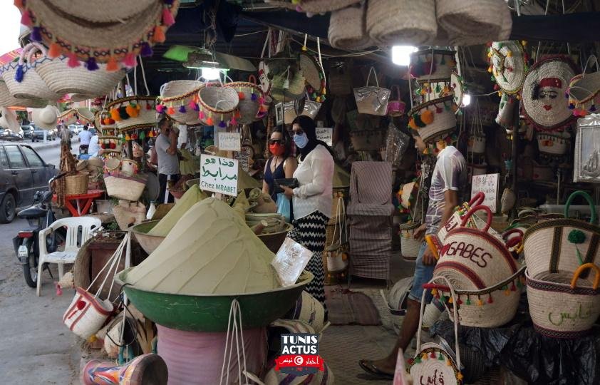 وثيقة حكومية تظهر أن تونس تخطط لخفض كتلة الأجور والدعم
