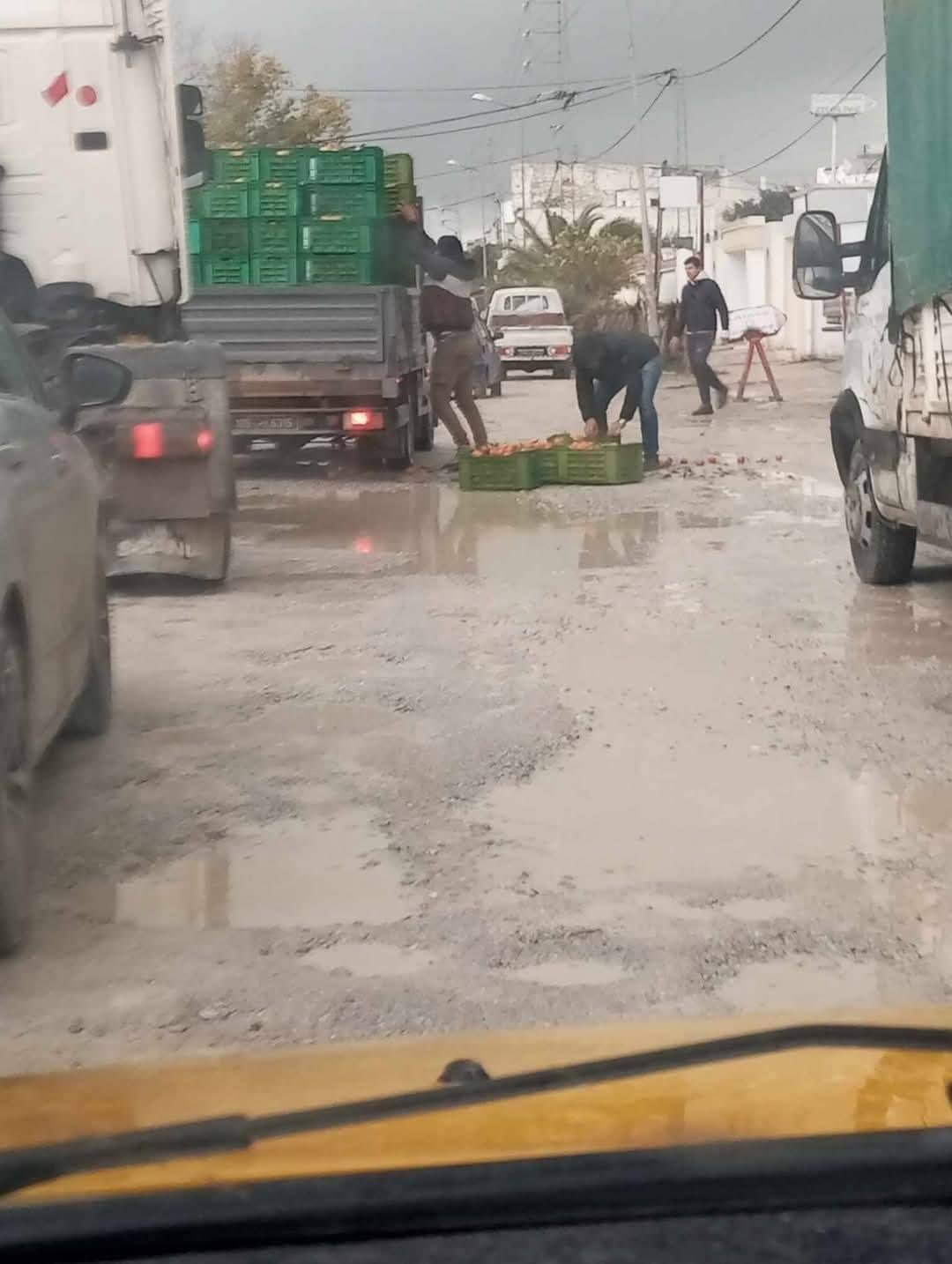 بني خلاد.. اتفاق على إصلاح الطريق رقم 42 في انتظار تعبيدها بني خلاد.. اتفاق على إصلاح الطريق رقم 42 في انتظار تعبيدها